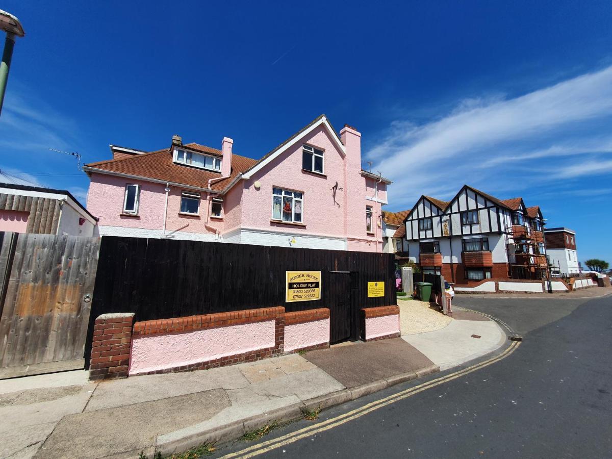 Pink House ,Opposite Beach ,Sleeps 6 , 2 Bedroom Ground Floor Self Contained Garden Flat , Private Entrance , Kitchen , Guaranteed Parking ,Wifi , Movies ,Bathroom ,Fridge , Microwave ,Bedroom 1, Double Bed & 2 Single Beds ,Bedroom 2 , Double Bed Пейнтон Экстерьер фото